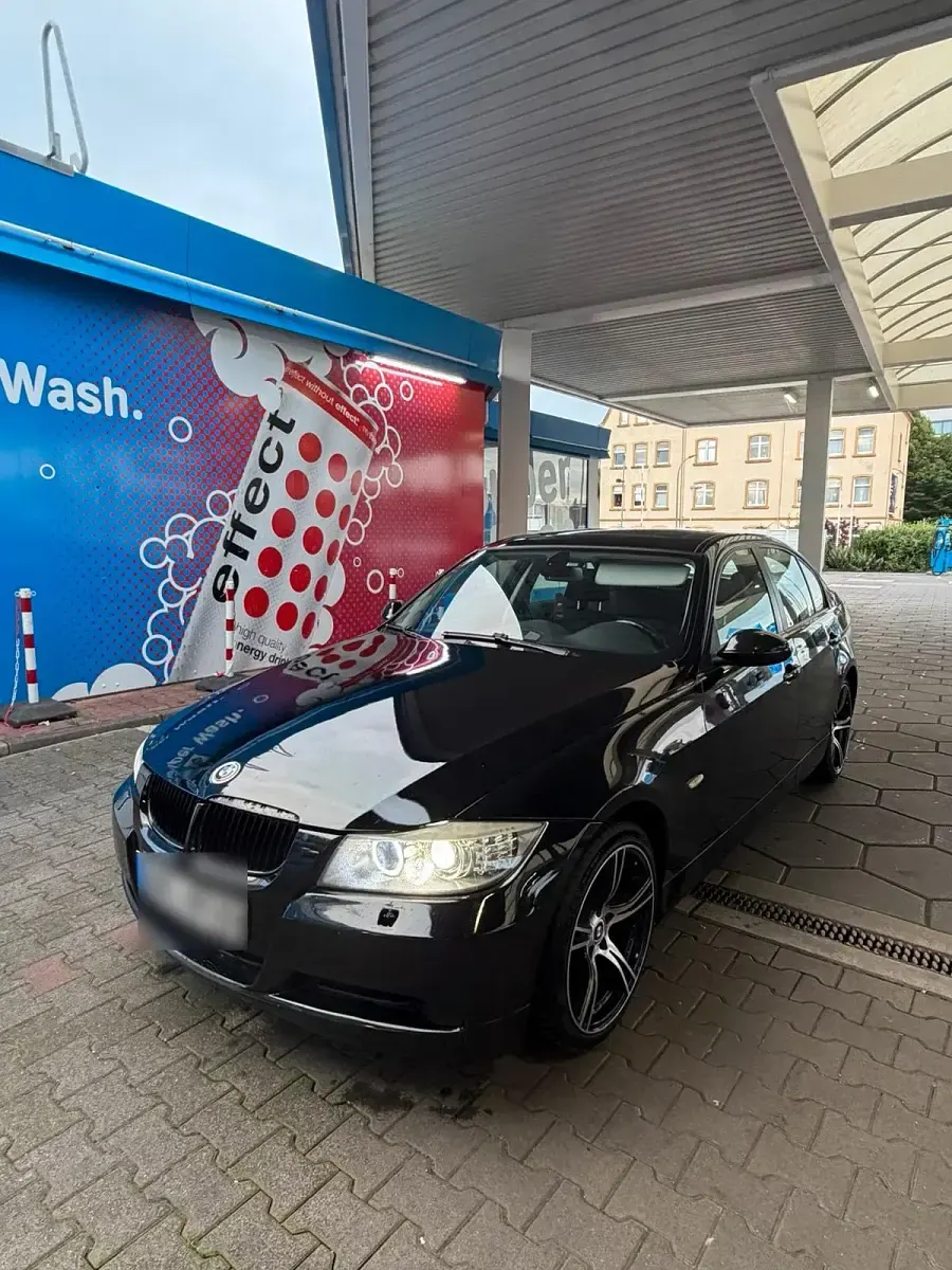Gebraucht BMW 318 Basis 122 PS (89 kW) 2006 Schwarz Limousine