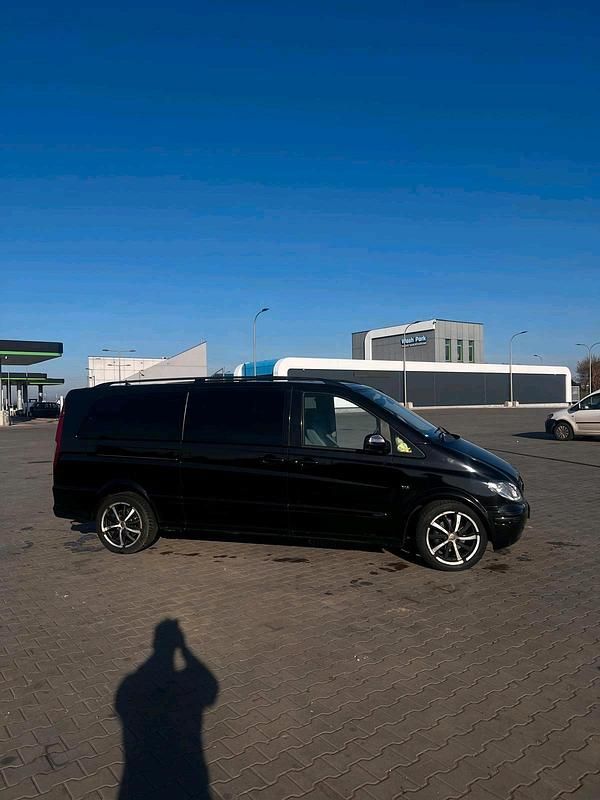 Schwarz Gebraucht 2010 Mercedes Viano Van / Kleinbus | 10.000 € (Superpreis) - Bild 1/4