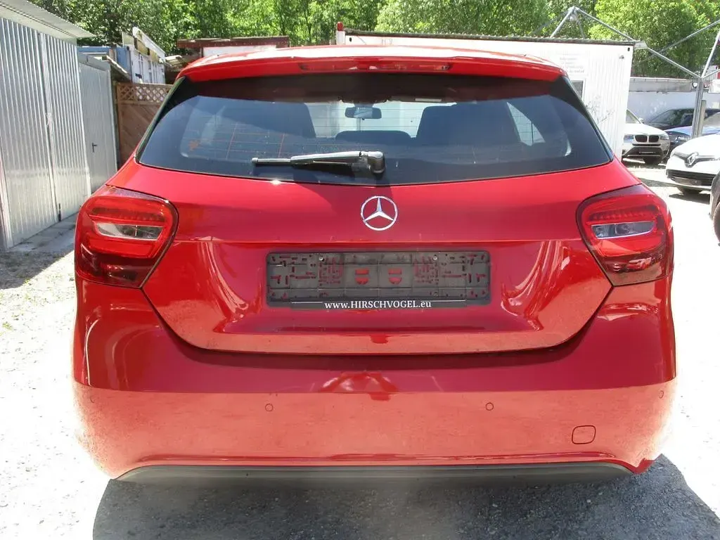 Gebraucht Mercedes A180 Style 122 PS (89 kW) 2016 Rot Limousine