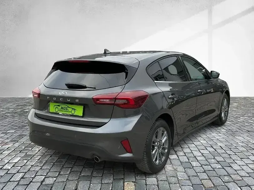 Begagnad Ford Focus Titanium 125 HK (91 kW) 2024 Grå Sedan