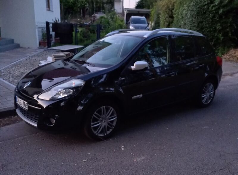 Schwarz Gebraucht 2012 Renault Clio IV Night&Day Limousine | 2.900 € (Fairer Preis) - Bild 1/3