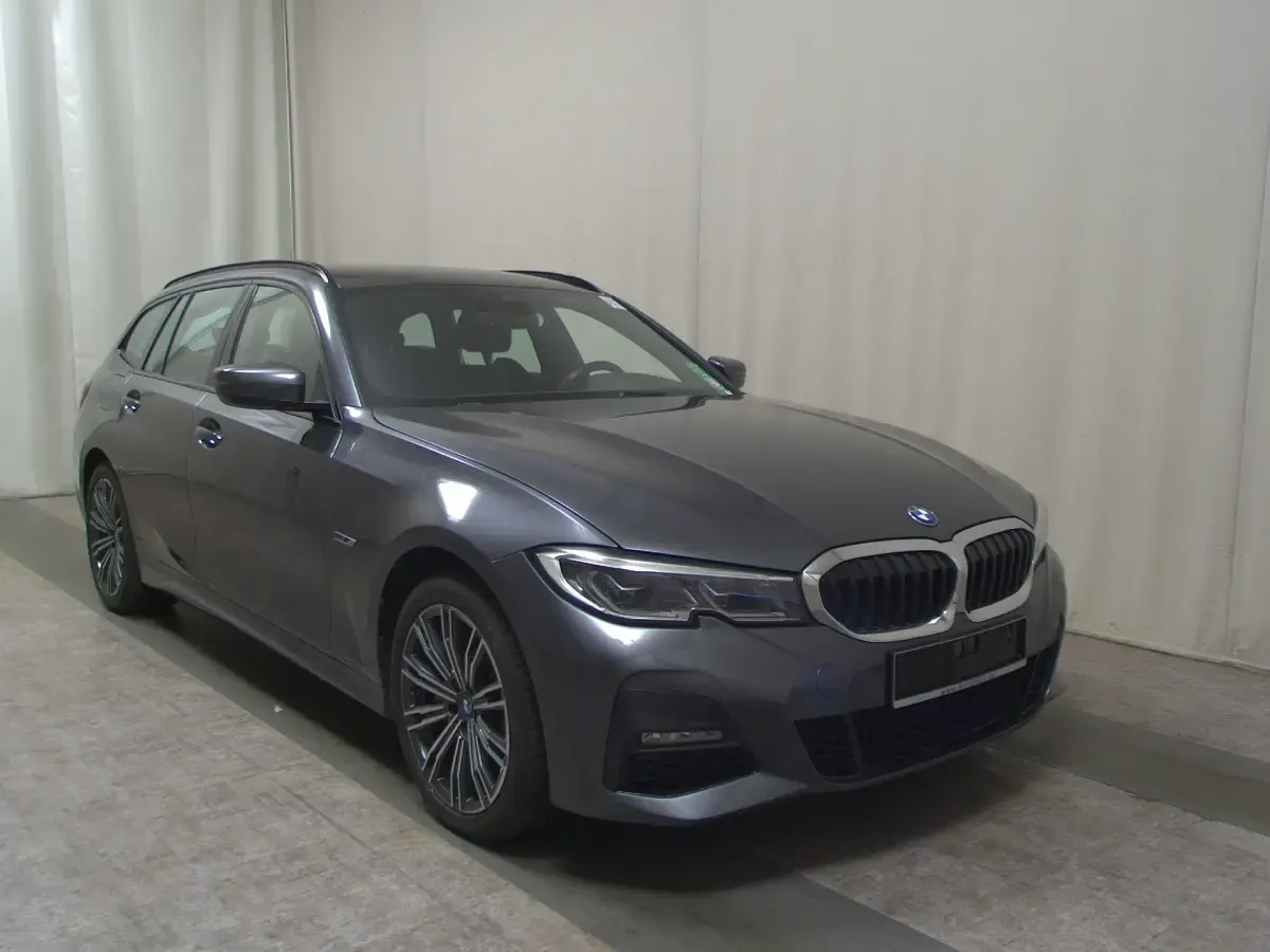 Gebraucht BMW 330 M Sport 252 PS (185 kW) 2022 Grau Kombi