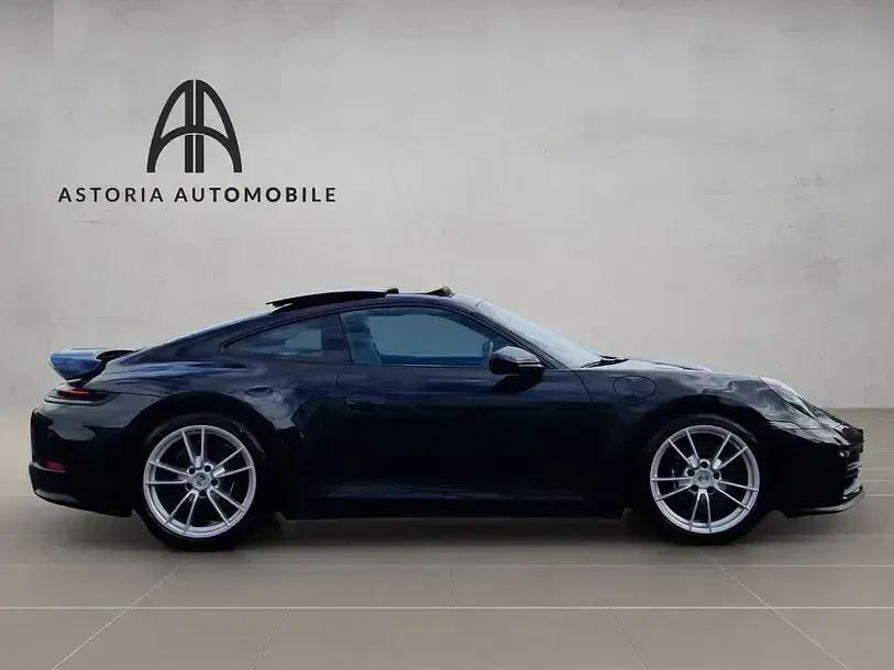 Gebraucht Porsche 911 Carrera 394 PS (289 kW) 2025 Tiefschwarz Coupé