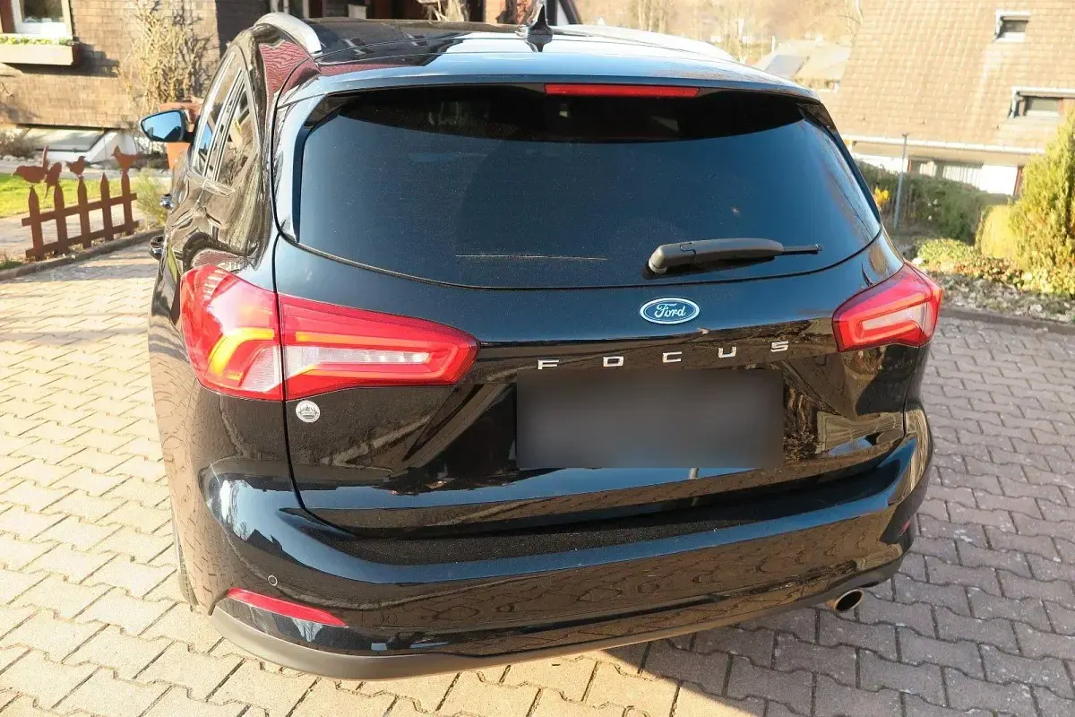 Gebraucht Ford Focus 150 PS (110 kW) 2019 Schwarz Limousine