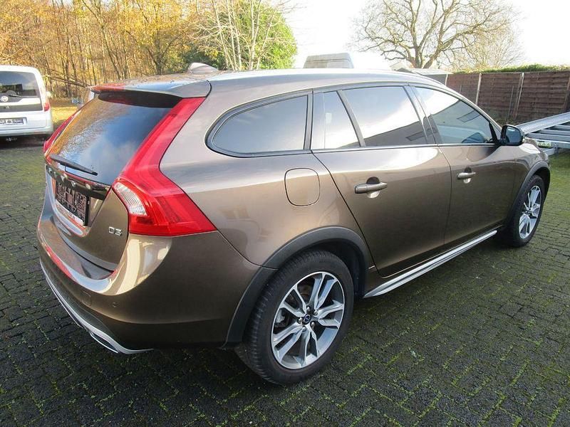 Gebraucht Volvo V60 CC 150 PS (110 kW) 2016 Braun Kombi