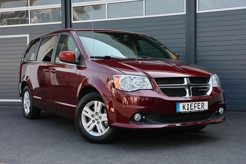 Octane red pearlcoat Gebraucht 2018 Dodge Grand Caravan Van / Kleinbus | 15.950 € (Fairer Preis) - Bild 1/4