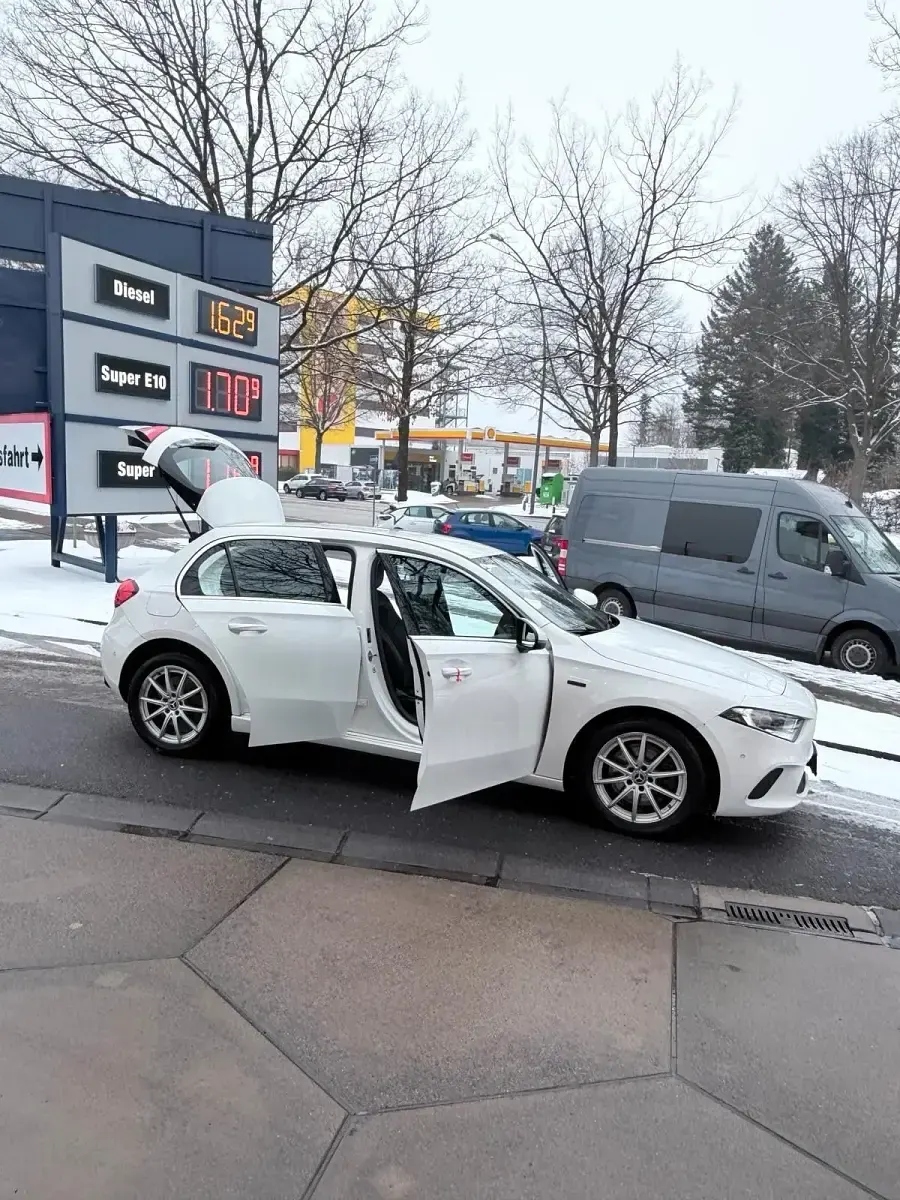 Gebraucht Mercedes A250 160 PS (117 kW) 2020 Weiß Limousine
