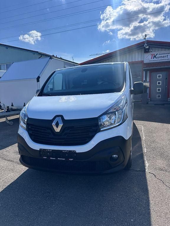 Second-hand Renault Trafic 121 CP (88 kW) 2018 Alb Monovolum