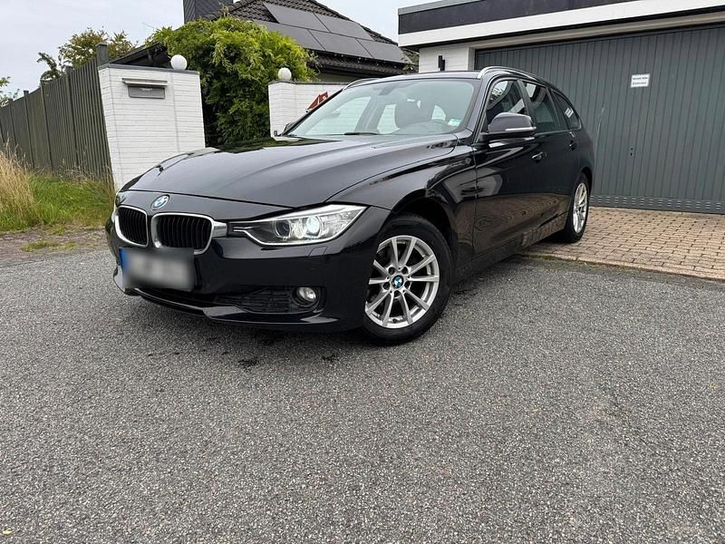 Schwarz Gebraucht 2015 BMW 318 Sport Line Kombi | 8.500 € (Guter Preis) - Bild 1/4
