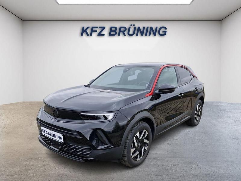 Diamant schwarz metallic (metallic) Gebraucht 2023 Opel Mokka-e SUV | 19.880 € (Guter Preis) - Bild 1/4