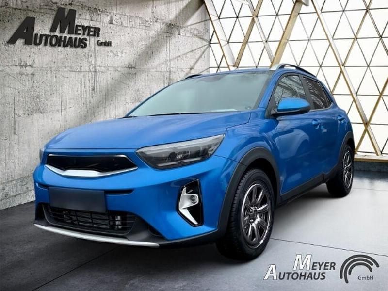 Sporty blue Gebraucht 2025 Kia Stonic Spirit SUV | 23.490 € (Teuer) - Bild 1/4
