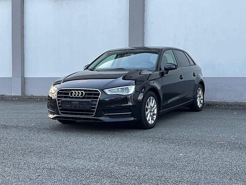 Schwarz Gebraucht 2016 Audi A3 Attraction Limousine | 9.990 € (Guter Preis) - Bild 1/4