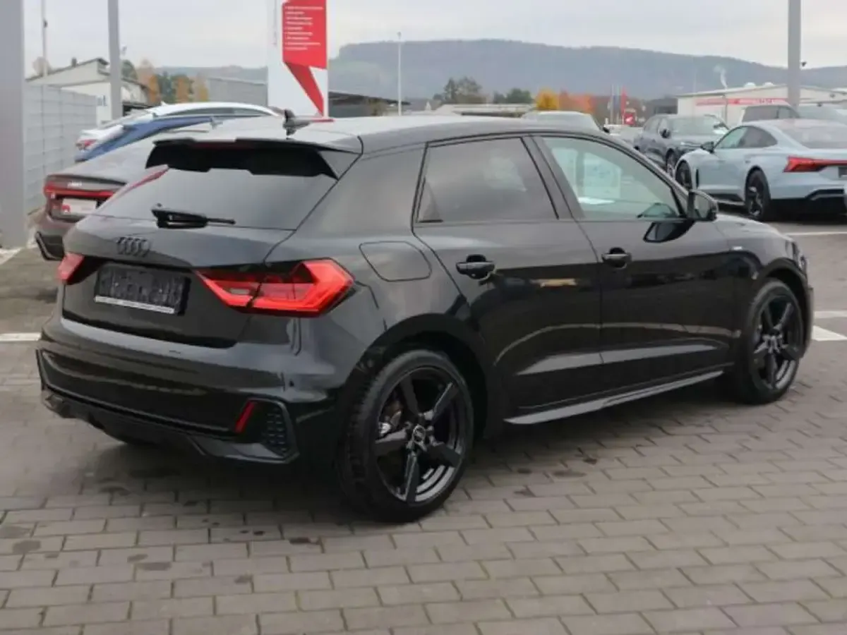 Gebraucht Audi A1 S-Line 116 PS (85 kW) 2025 Mythosschwarz metallic SUV