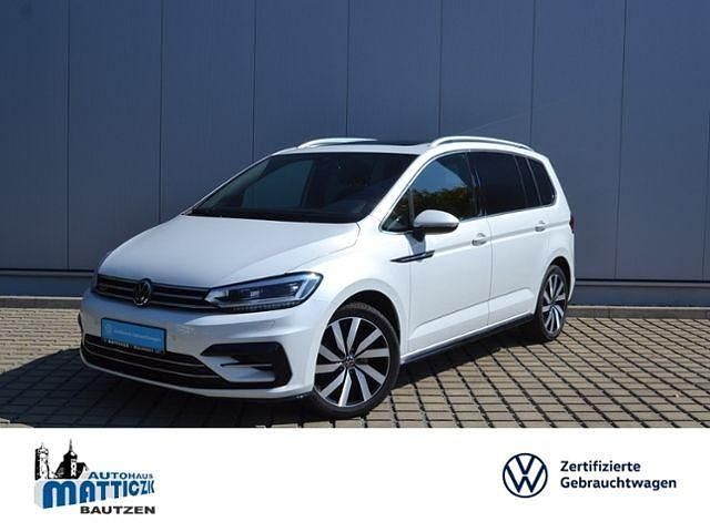 Weiß (oryxweiß perlmutteffekt) Gebraucht 2020 VW Touran Highline Van / Kleinbus | 31.789 € (Teuer) - Bild 1/3