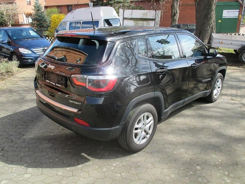 Gebraucht Jeep Compass Sport 120 PS (88 kW) 2019 Schwarz SUV