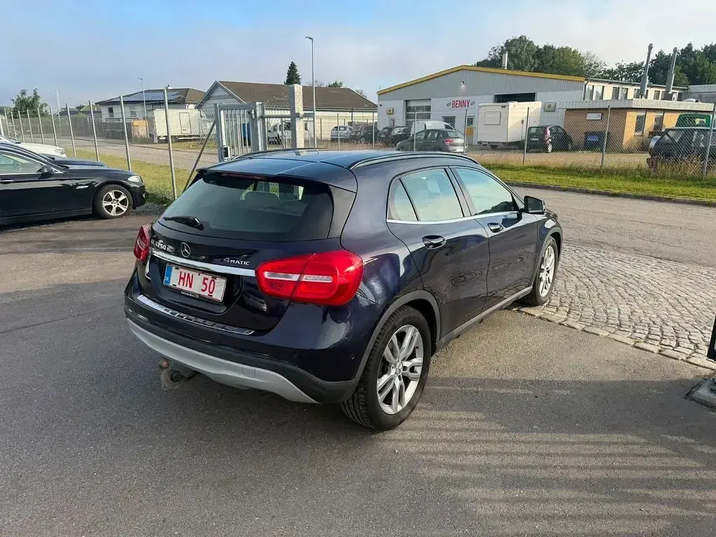 Gebraucht Mercedes GLA250 211 PS (155 kW) 2016 Blau SUV