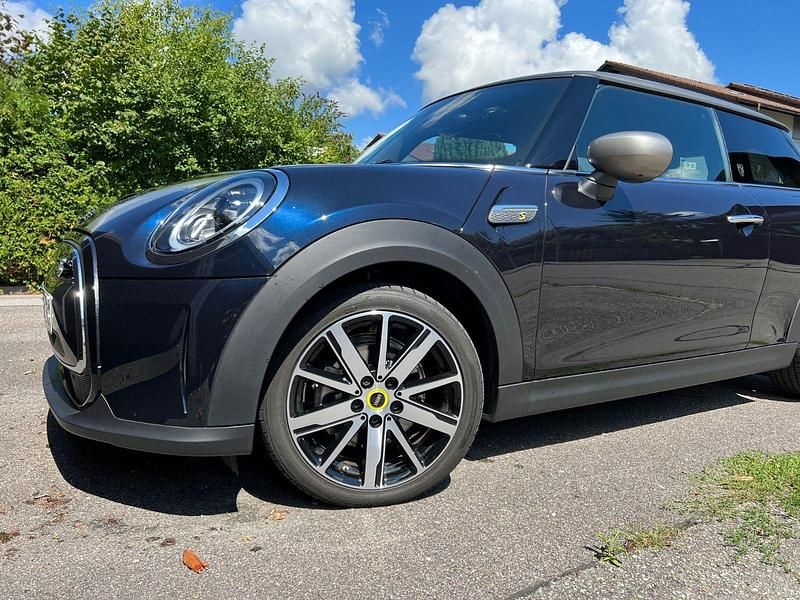 Gebraucht Mini Cooper SE 135 kW (184 PS) 2023 Schwarz Kleinwagen