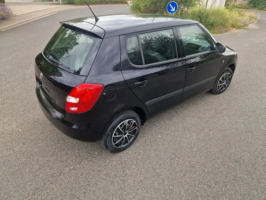 Gebraucht Skoda Fabia 69 PS (50 kW) 2013 Schwarz Limousine