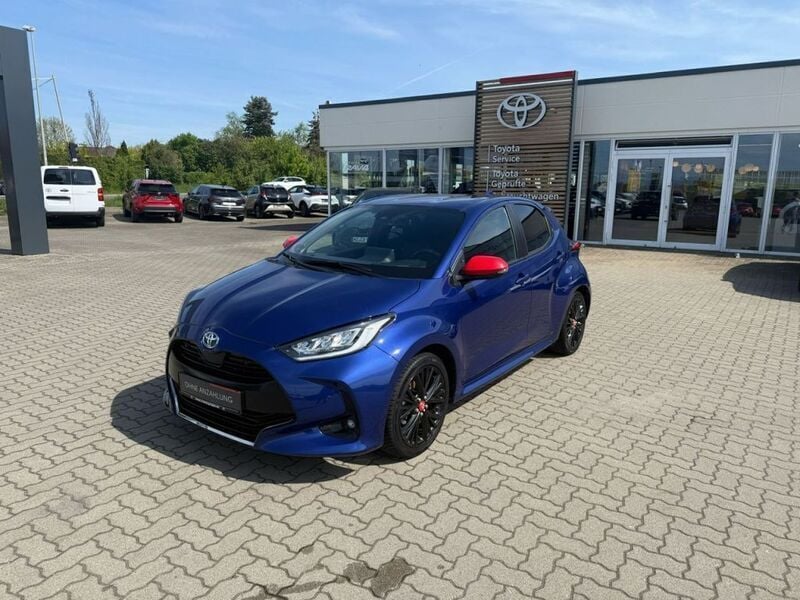 Blau Gebraucht 2021 Toyota Yaris Hybrid Limousine | 19.950 € (Fairer Preis) - Bild 1/4