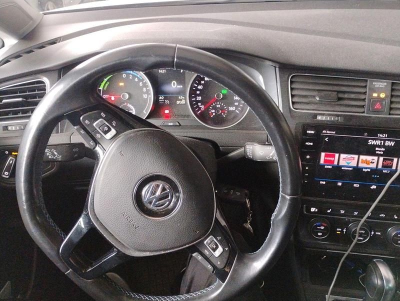 Weiß Gebraucht 2020 VW Golf Limousine | 12.900 € (Superpreis) - Bild 1/4