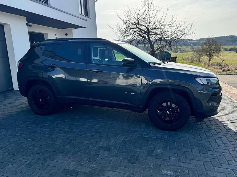 Gebraucht Jeep Compass 181 PS (133 kW) 2022 Grau SUV