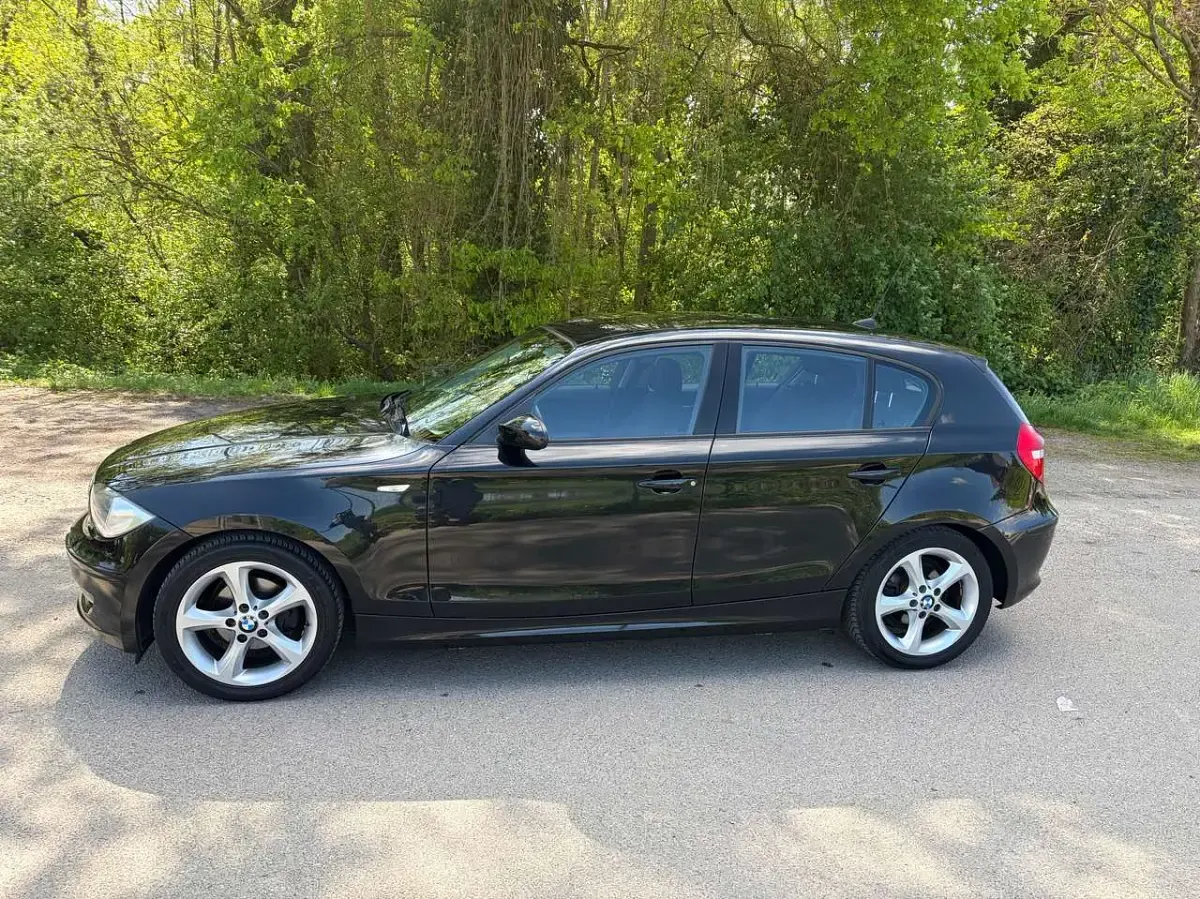 Gebraucht BMW 116 122 PS (89 kW) 2008 Schwarz Kleinwagen