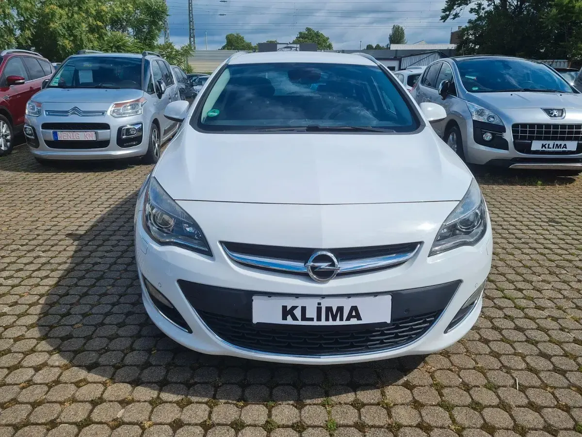 Gebraucht Opel Astra Sport 179 PS (131 kW) 2012 Weiß Kombi