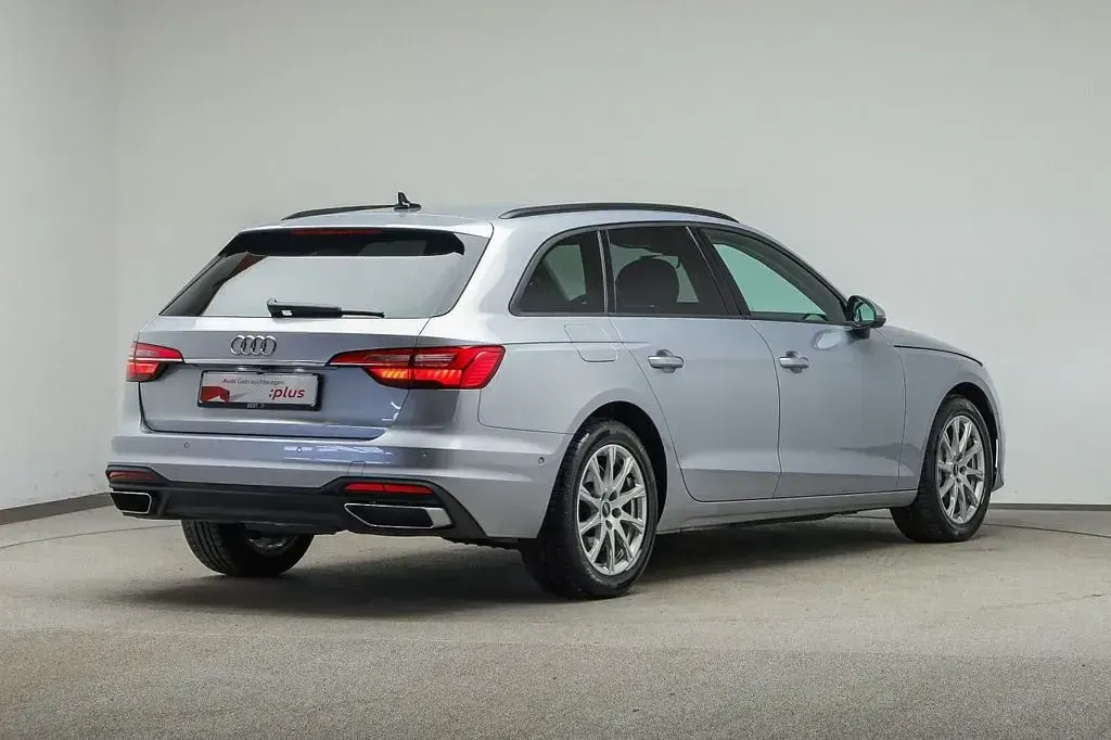 Używany Audi A4 Ambiente 204 KM (150 kW) 2023 Srebrny Kombi