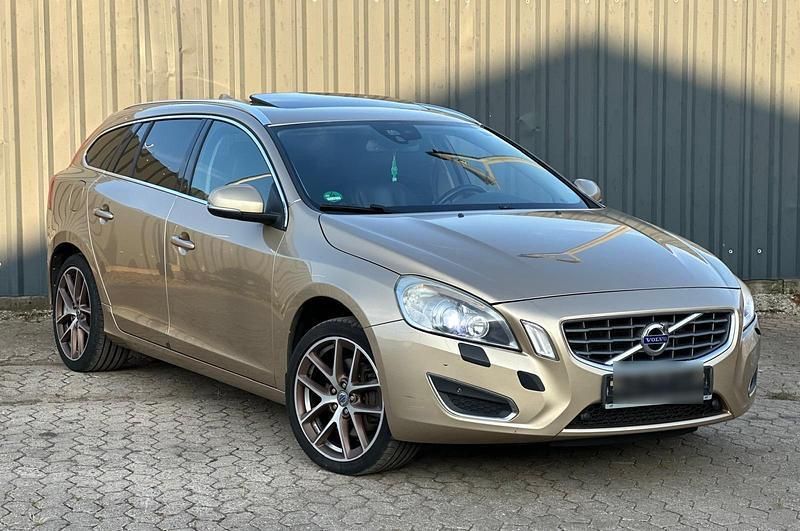 Gold Gebraucht 2012 Volvo V60 Summum Kombi | 5.190 € (Superpreis) - Bild 1/4