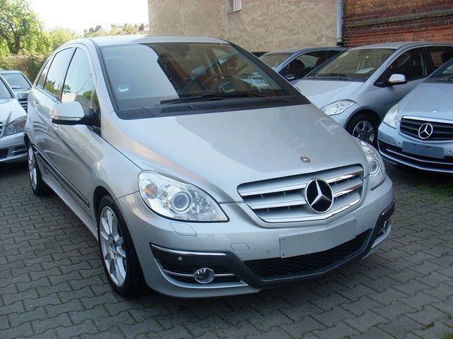 Gebraucht Mercedes B200 140 PS (102 kW) 2009 Silber Van / Kleinbus