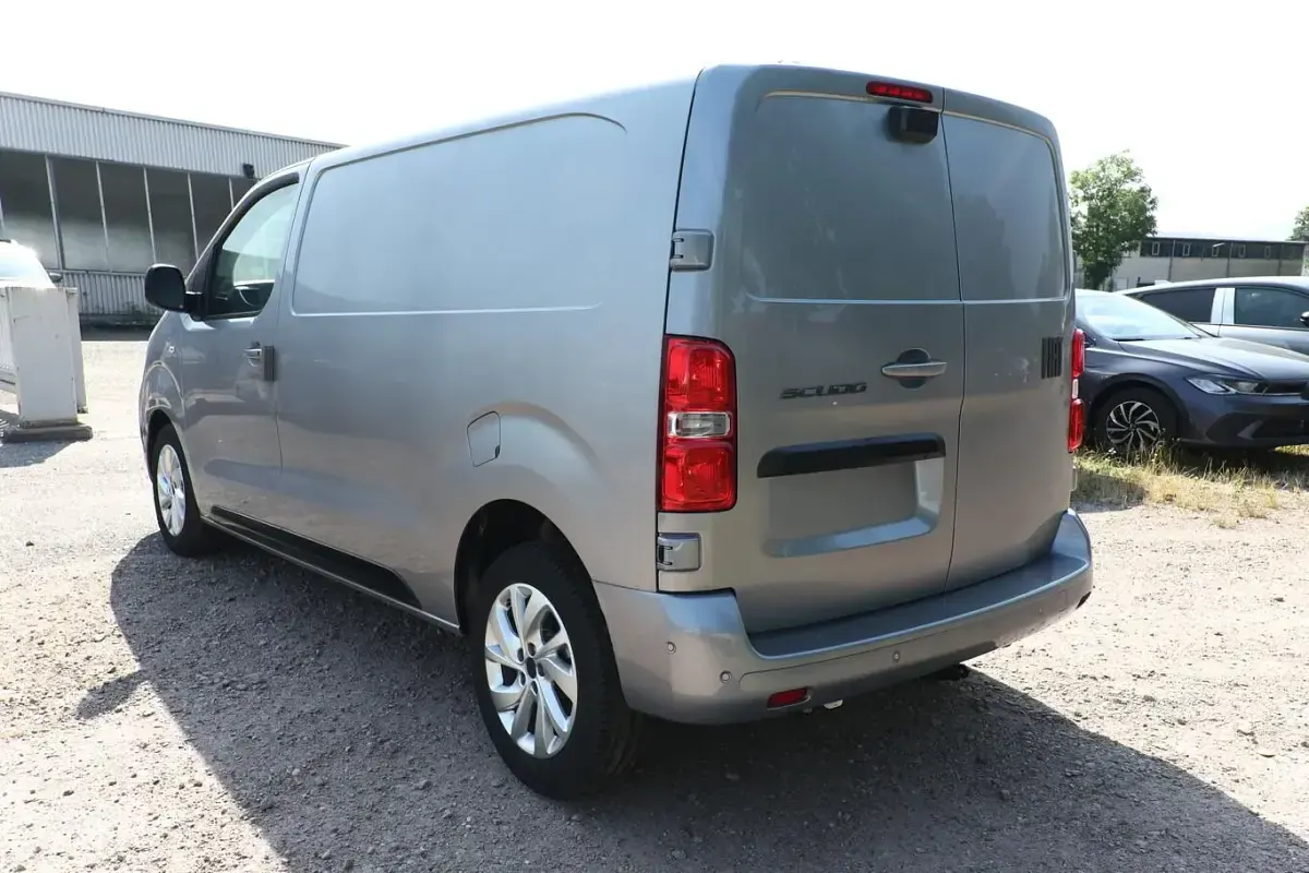 Neu Fiat Scudo 177 PS (130 kW) 2025 Colosseograu metallic Van