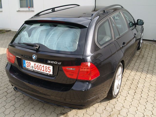 Gebraucht BMW 320 177 PS (130 kW) 2009 Schwarz metallic Kombi