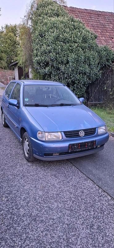 Blau Gebraucht 1997 VW Polo Kleinwagen | 999 € (Fairer Preis) - Bild 1/4