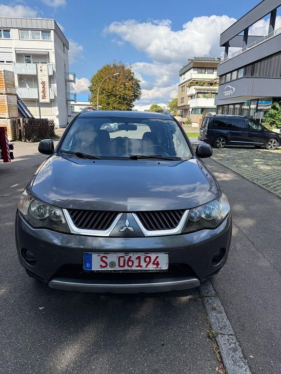 Grau Gebraucht 2009 Mitsubishi Outlander Invite SUV | 1.999 € - Bild 1/4