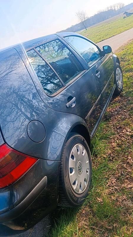 Gebraucht VW Golf IV 75 PS (55 kW) 2002 Blau Kleinwagen