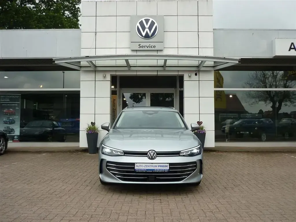 Gebraucht VW Passat Business 150 PS (110 kW) 2025 Oyster silver metallic Kombi