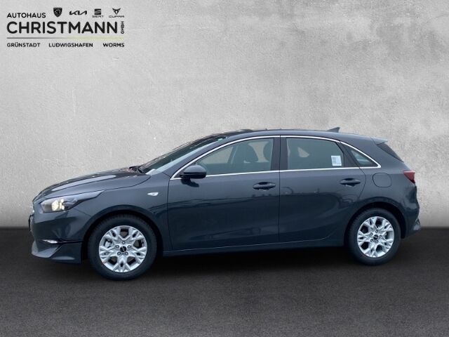Second-hand Kia Ceed Comfort 101 CP (74 kW) 2024 Andere farbe Hatchback