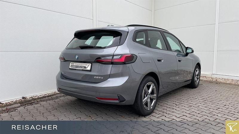 Gebraucht BMW 225 Active Tourer Efficient Dynamics 245 PS (180 kW) 2023 Skyscraper grau metallic Van / Kleinbus