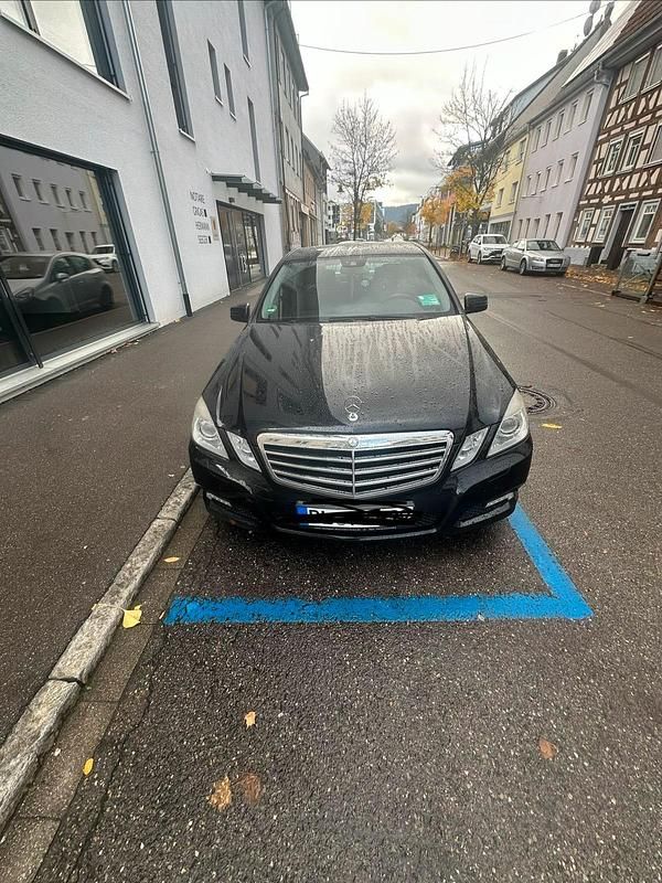 Schwarz Gebraucht 2009 Mercedes E350 Limousine | 9.500 € (Fairer Preis) - Bild 1/4