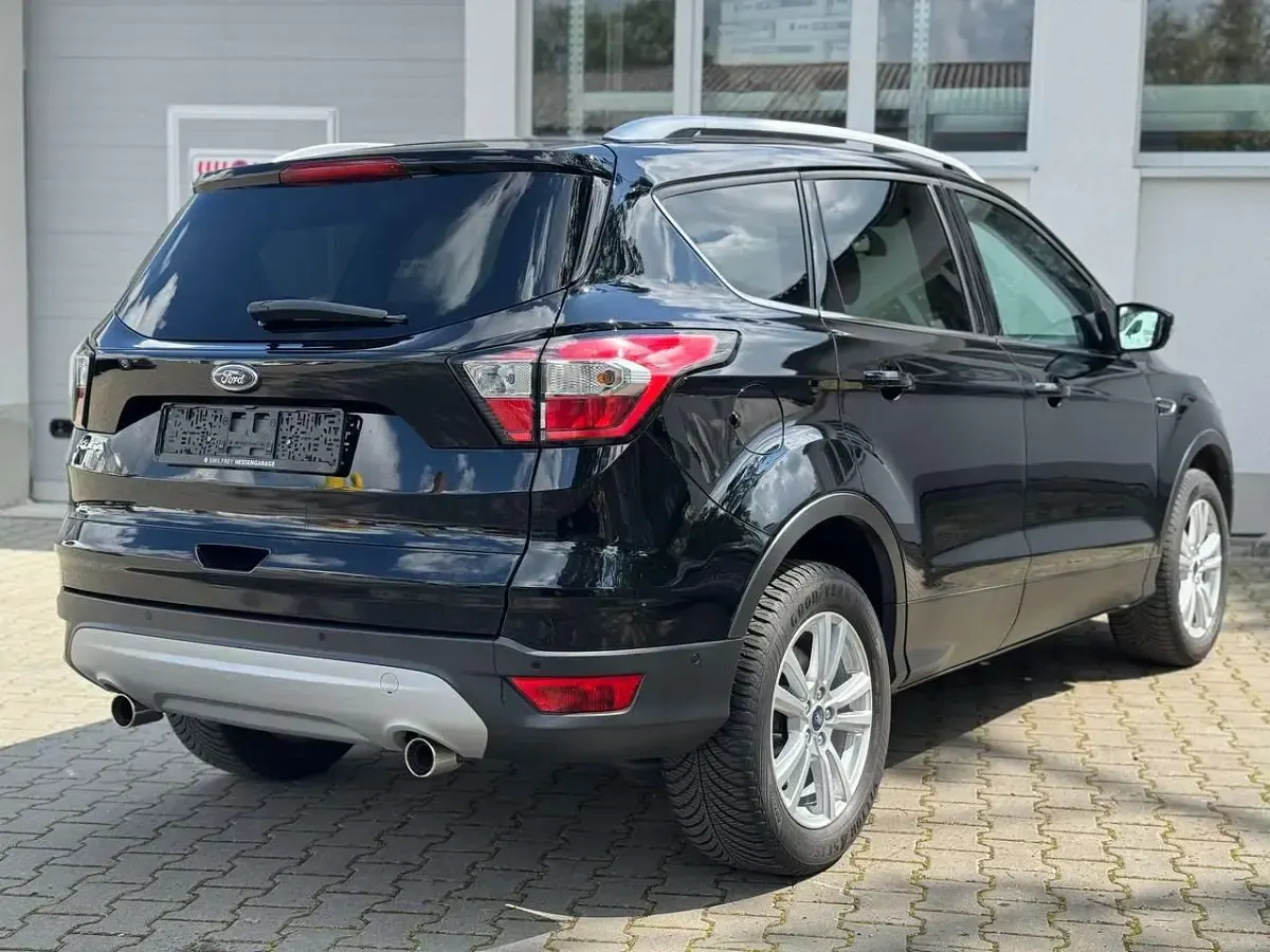 Gebraucht Ford Kuga 150 PS (110 kW) 2019 Iridiumschwarz metallic SUV