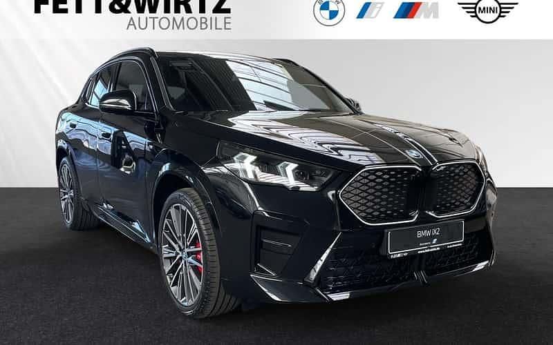 Schwarz Neu 2025 BMW iX2 Luxury Line SUV | 53.890 € (Teuer) - Bild 1/4