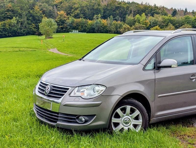 Grau Gebraucht 2008 VW Touran Van / Kleinbus | 6.500 € (Etwas zu teuer) - Bild 1/4