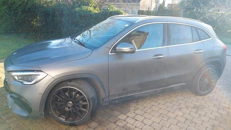 Grau Gebraucht 2021 Mercedes GLA220 AMG SUV | 28.999 € (Guter Preis) - Bild 1/4