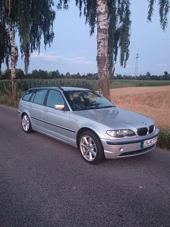 Silber Gebraucht 2003 BMW 320 Lifestyle Kombi | 2.800 € (Fairer Preis) - Bild 1/4