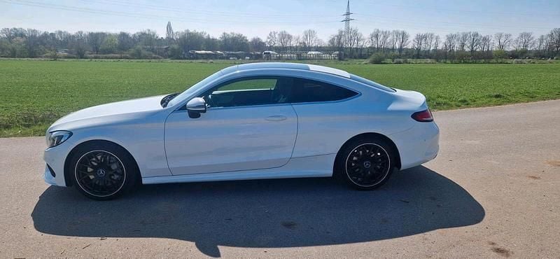 Weiß Gebraucht 2017 Mercedes C300 Coupé | 29.500 € (Fairer Preis) - Bild 1/4