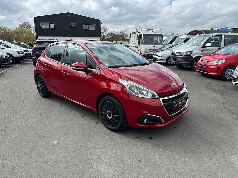 Gebraucht Peugeot 208 Active 82 PS (60 kW) 2017 Rot Kleinwagen