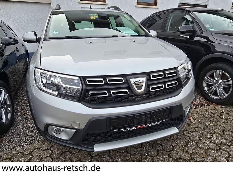 Grau Gebraucht 2018 Dacia Logan MCV Celebration Kombi | 12.500 € (Fairer Preis) - Bild 1/4