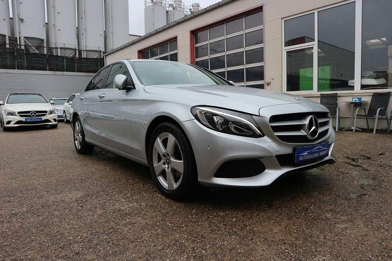 Silber Gebraucht 2018 Mercedes C200 Limousine | 18.390 € (Guter Preis) - Bild 1/4