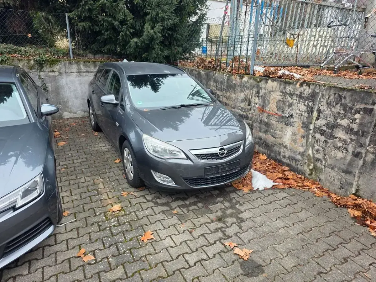 Usata Opel Astra Design Edition 160 CV (117 kW) 2011 Grigio Station wagon