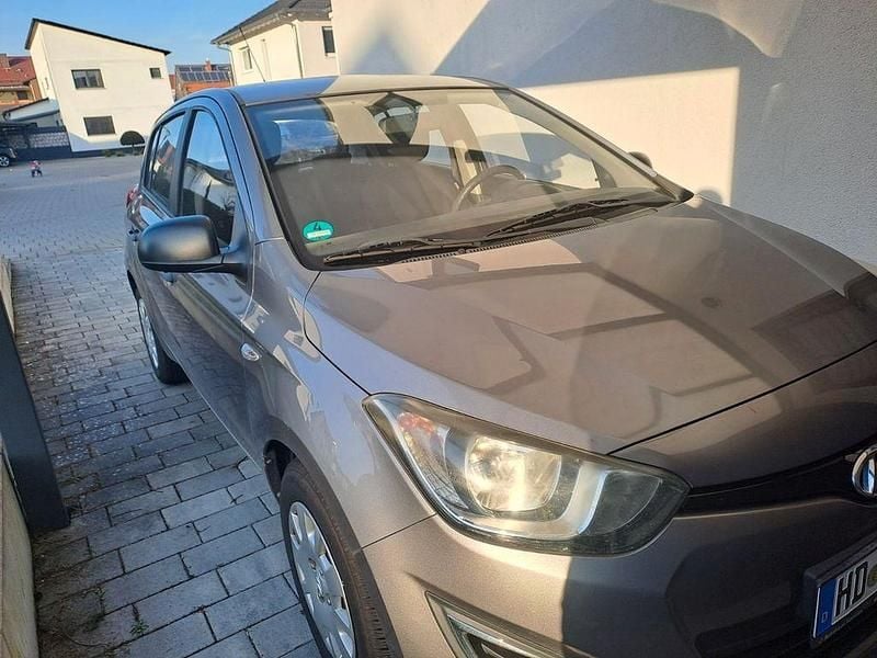 Gebraucht Hyundai i20 Trend 86 PS (63 kW) 2013 Grau Kleinwagen